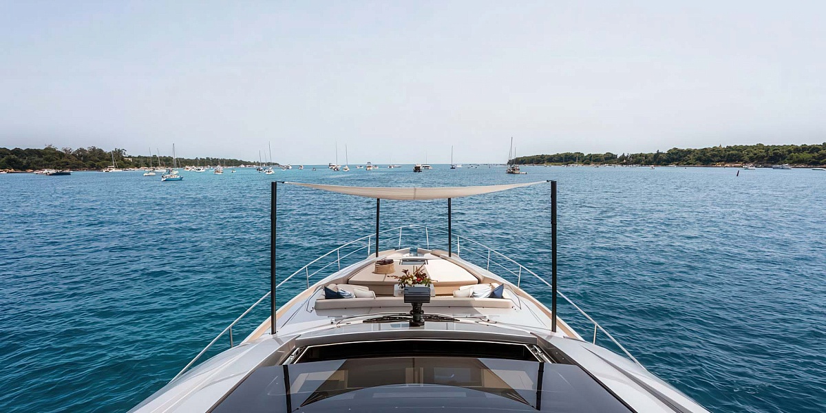 Аренда яхты Pershing 8X во Франции